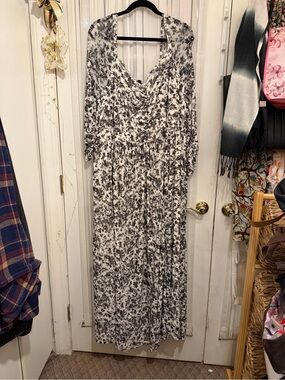 NWT Black and White Floral Maxi dress Torrid size 6
